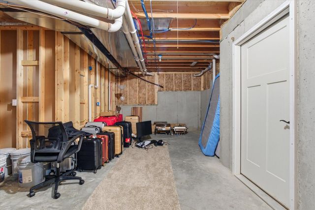 4801 BREAKERS CT, Columbia, MO 65203