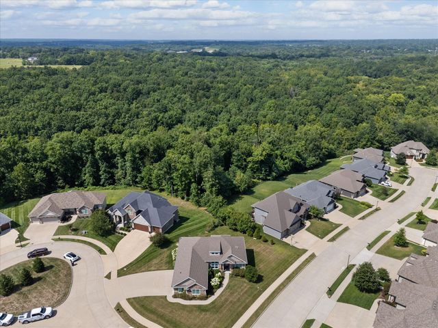 4801 BREAKERS CT, Columbia, MO 65203