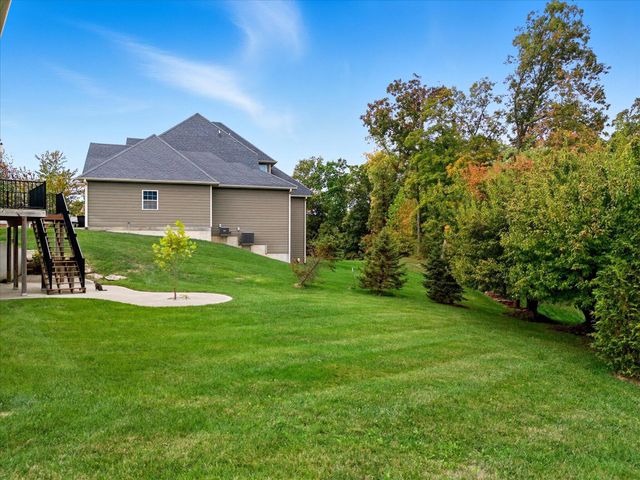 4801 BREAKERS CT, Columbia, MO 65203