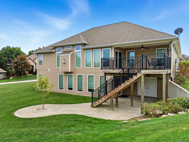 4801 BREAKERS CT, Columbia, MO 65203