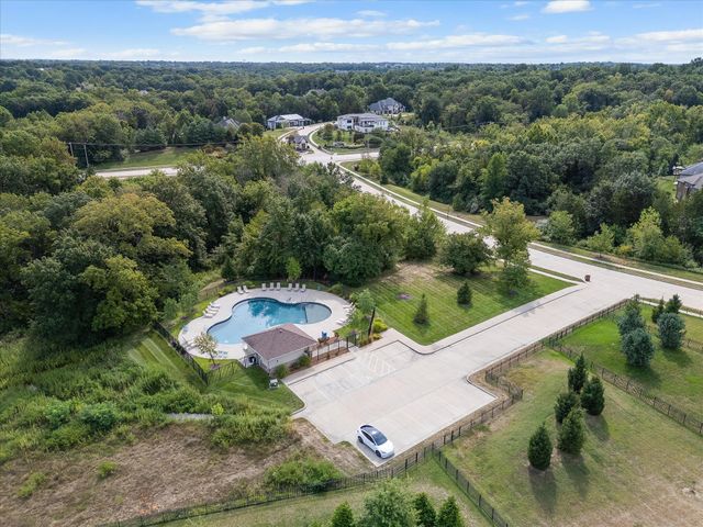 4801 BREAKERS CT, Columbia, MO 65203