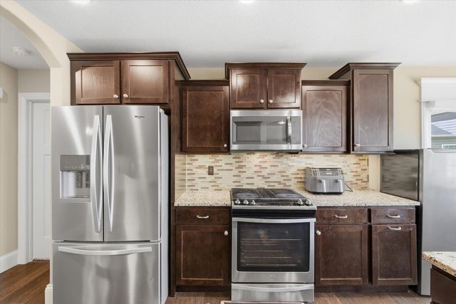 4801 BREAKERS CT, Columbia, MO 65203