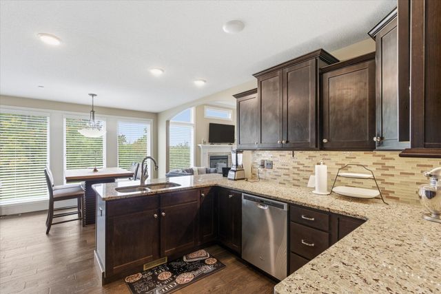 4801 BREAKERS CT, Columbia, MO 65203