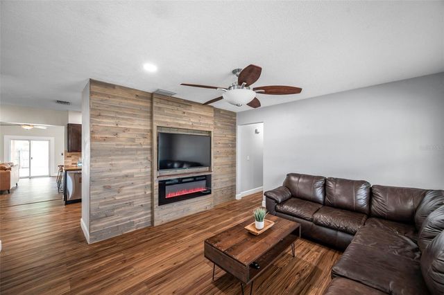 4815 PLANTATION DRIVE, Tampa, FL 33615