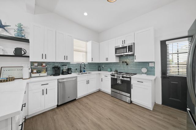 3124 Bernardo De Galvez Avenue, Galveston, TX 77550