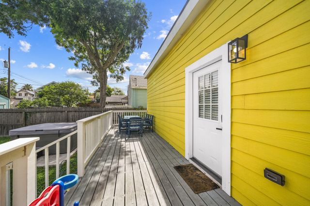 3124 Bernardo De Galvez Avenue, Galveston, TX 77550