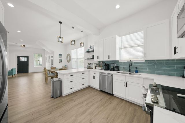 3124 Bernardo De Galvez Avenue, Galveston, TX 77550