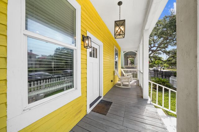 3124 Bernardo De Galvez Avenue, Galveston, TX 77550