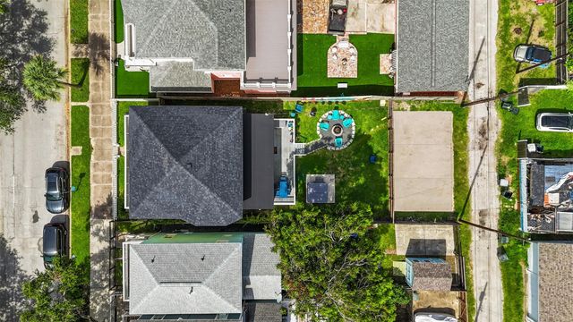 3124 Bernardo De Galvez Avenue, Galveston, TX 77550