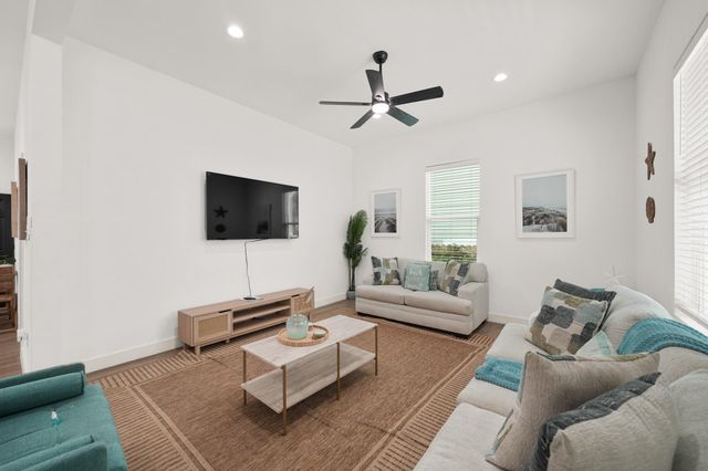 3124 Bernardo De Galvez Avenue, Galveston, TX 77550