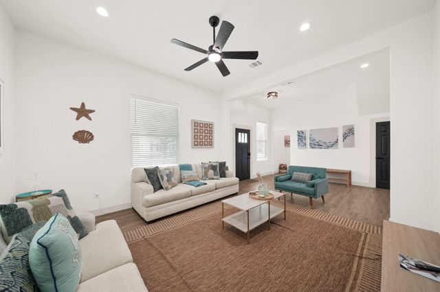 3124 Bernardo De Galvez Avenue, Galveston, TX 77550
