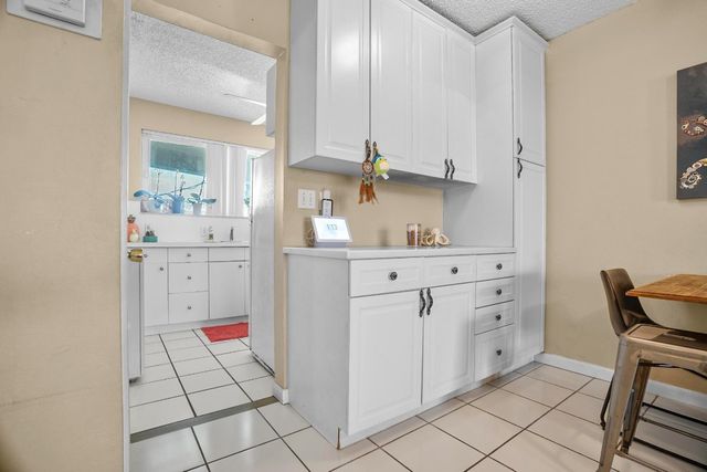 2748 NE 28th Avenue 13, Lighthouse Point, FL 33064