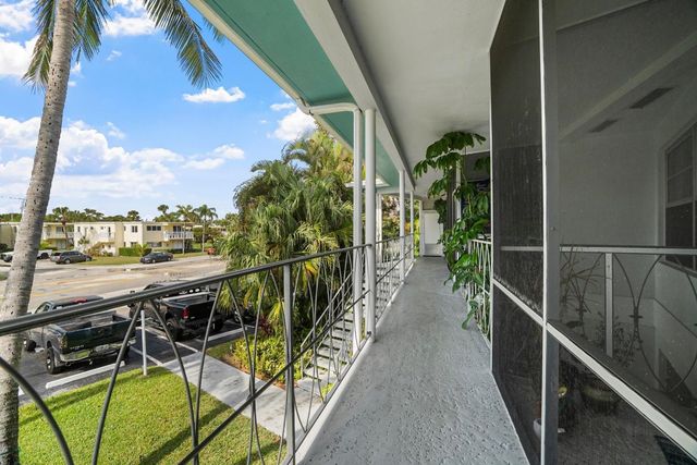 2748 NE 28th Avenue 13, Lighthouse Point, FL 33064