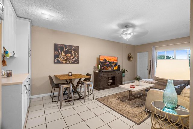 2748 NE 28th Avenue 13, Lighthouse Point, FL 33064