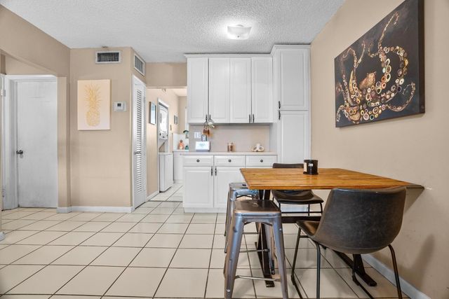 2748 NE 28th Avenue 13, Lighthouse Point, FL 33064