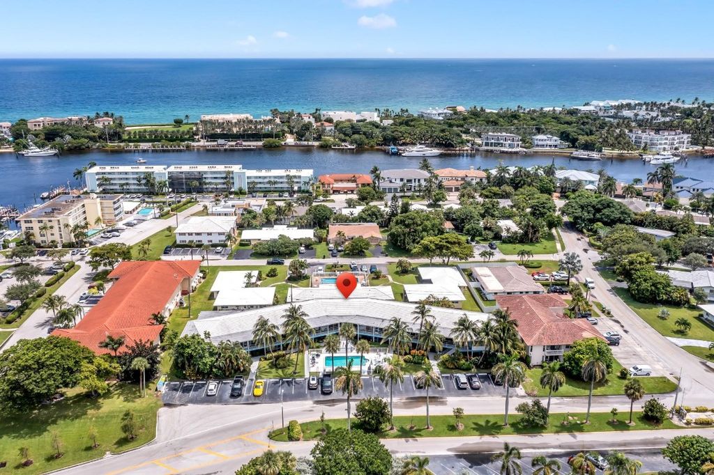 2748 NE 28th Avenue 13, Lighthouse Point, FL 33064