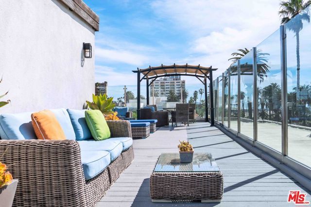 901 Ocean Avenue, Santa Monica, CA 90403