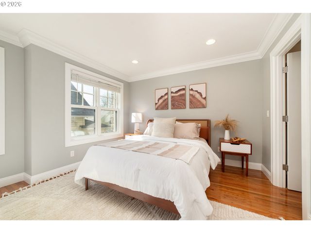 627 Ne RANDALL Ave, Portland, OR 97232