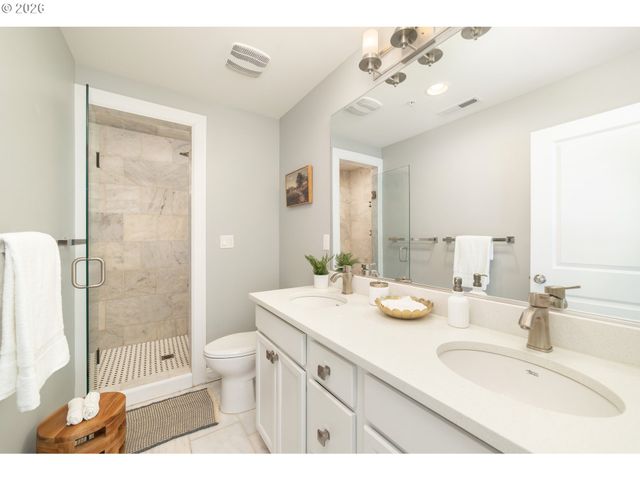 627 Ne RANDALL Ave, Portland, OR 97232