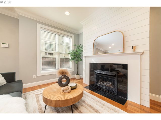 627 Ne RANDALL Ave, Portland, OR 97232