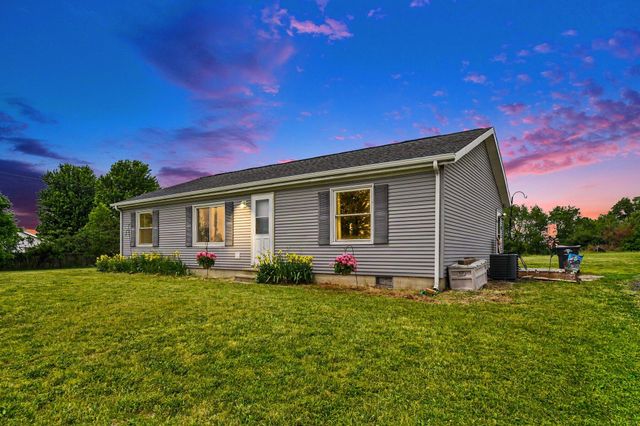 3065 Chamberlain Road, Buchanan, MI 49107