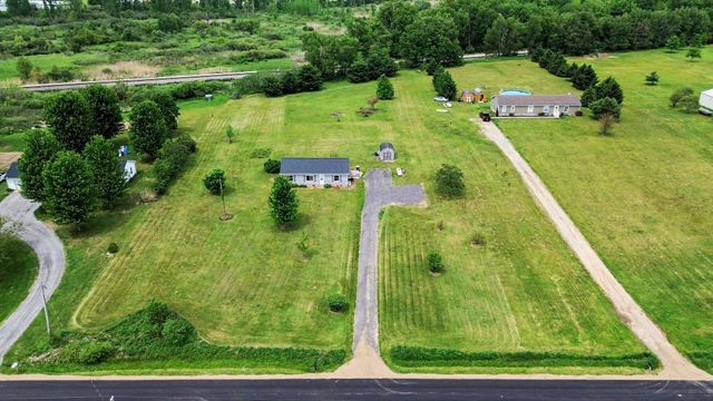 3065 Chamberlain Road, Buchanan, MI 49107