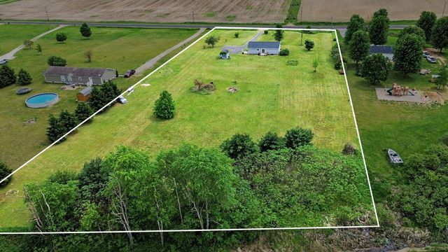 3065 Chamberlain Road, Buchanan, MI 49107