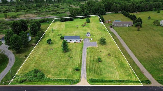 3065 Chamberlain Road, Buchanan, MI 49107