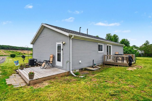 3065 Chamberlain Road, Buchanan, MI 49107
