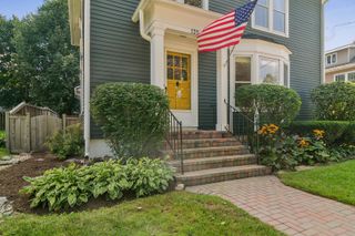 135 W Russell Street, Barrington, IL 60010
