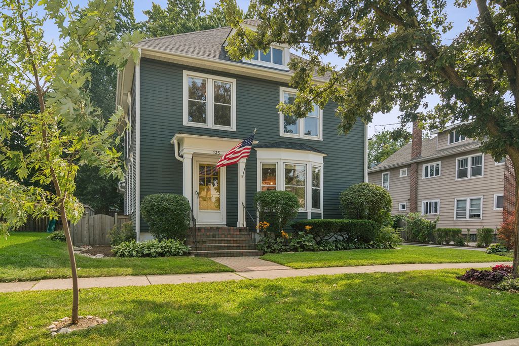 135 W Russell Street, Barrington, IL 60010 — photo 2