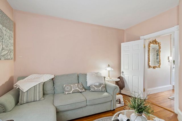 11 Pine Street, Leominster, MA 01453