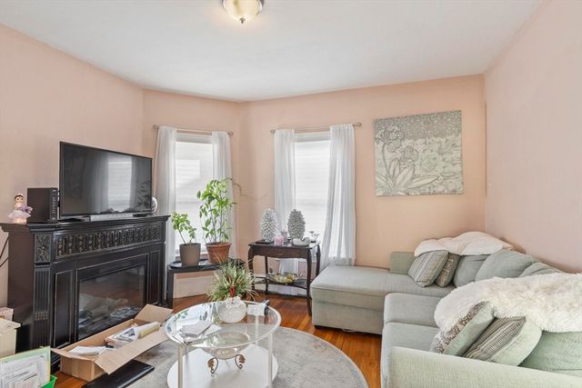 11 Pine Street, Leominster, MA 01453