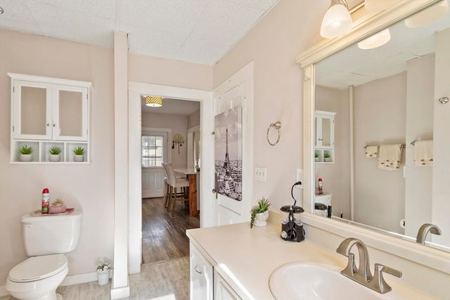 11 Pine Street, Leominster, MA 01453