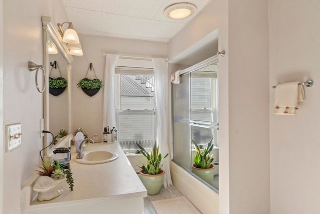 11 Pine Street, Leominster, MA 01453