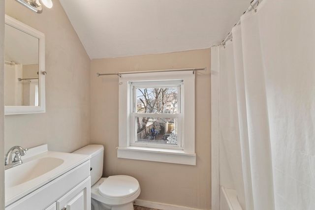 11 Pine Street, Leominster, MA 01453