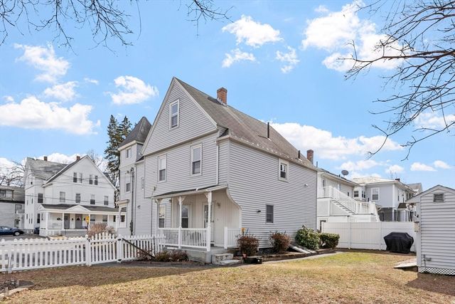 11 Pine Street, Leominster, MA 01453