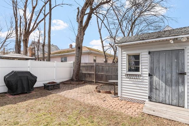 11 Pine Street, Leominster, MA 01453