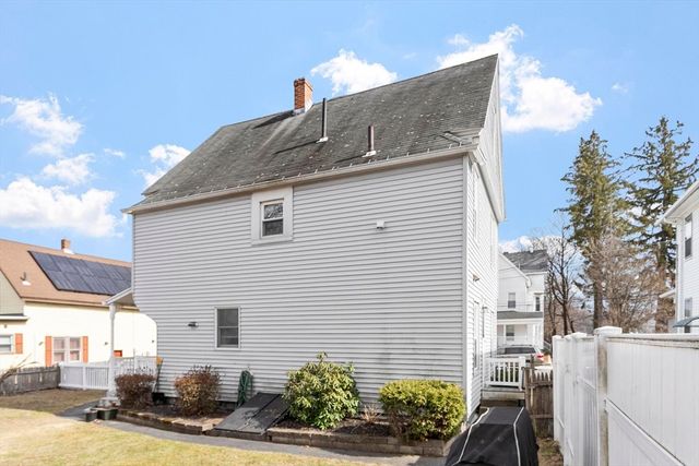 11 Pine Street, Leominster, MA 01453