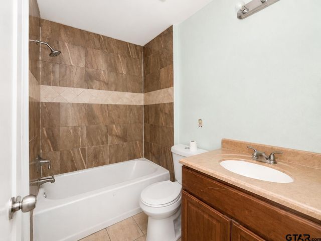 618 N Moore, Tyler, TX 75702