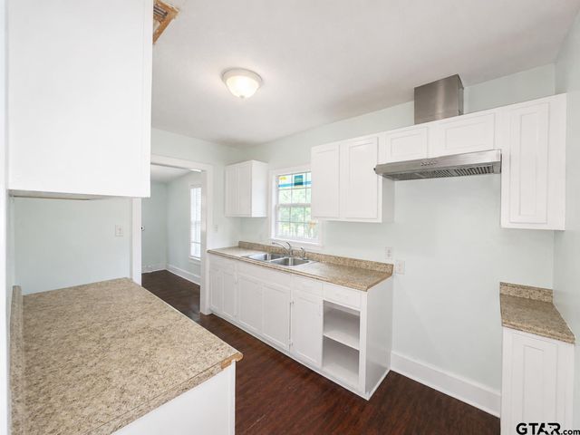 618 N Moore, Tyler, TX 75702