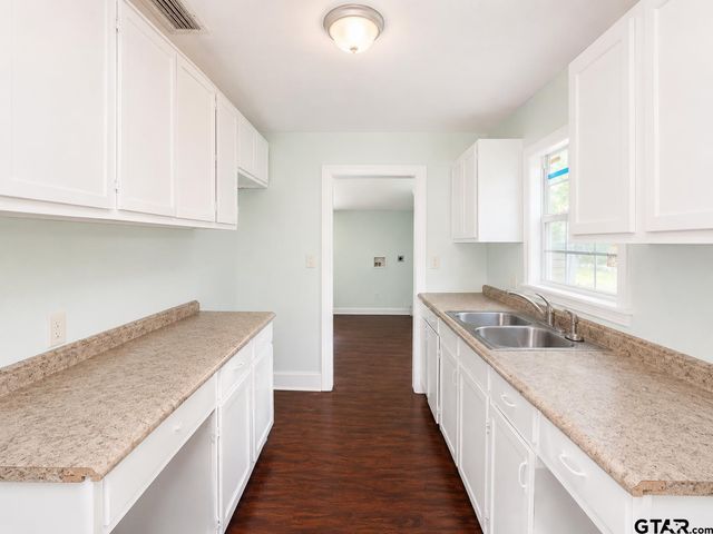 618 N Moore, Tyler, TX 75702