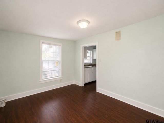 618 N Moore, Tyler, TX 75702
