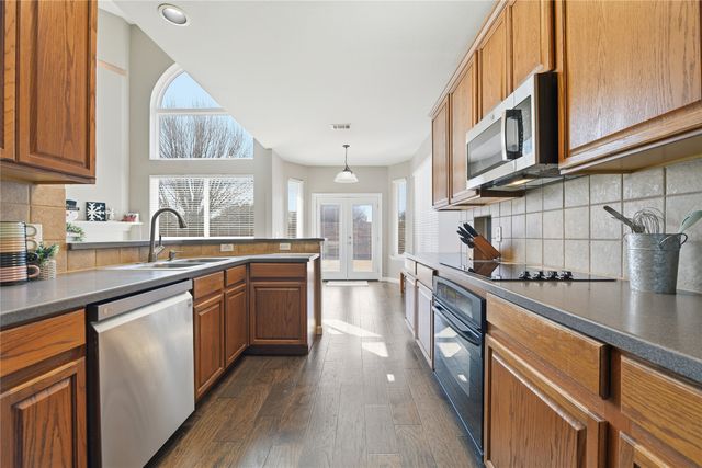 2736 Maple Creek Drive, Fort Worth, TX 76177