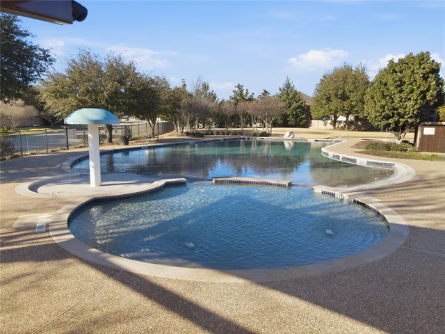 2736 Maple Creek Drive, Fort Worth, TX 76177