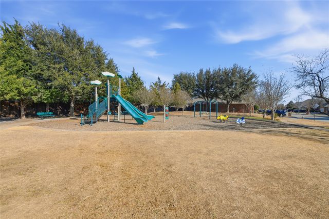 2736 Maple Creek Drive, Fort Worth, TX 76177