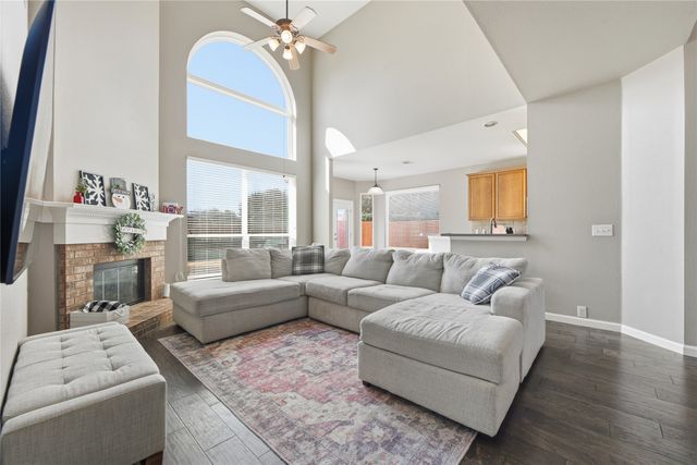 2736 Maple Creek Drive, Fort Worth, TX 76177