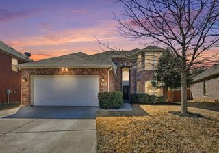 2736 Maple Creek Drive, Fort Worth, TX 76177