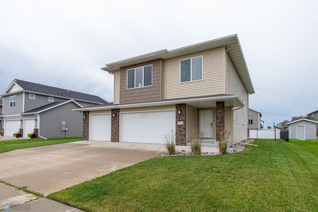 1131 29 Avenue W, West Fargo, ND 58078