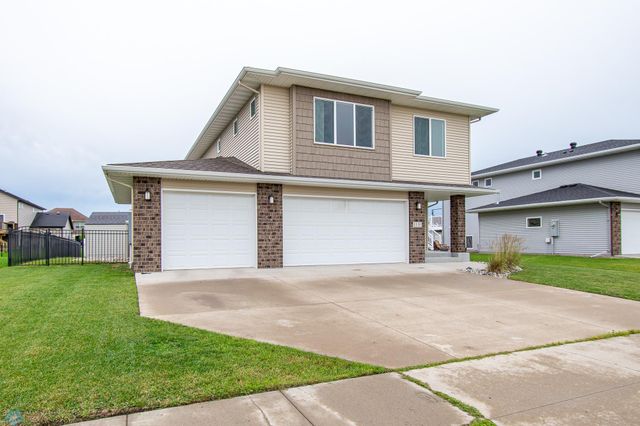 1131 29 Avenue W, West Fargo, ND 58078